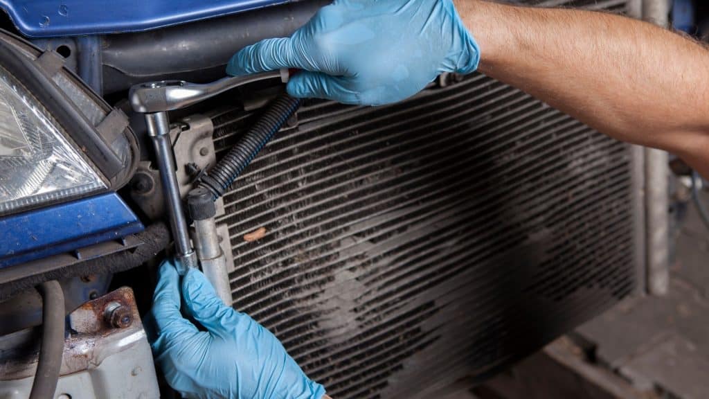 tips for repair truck radiator.jpg